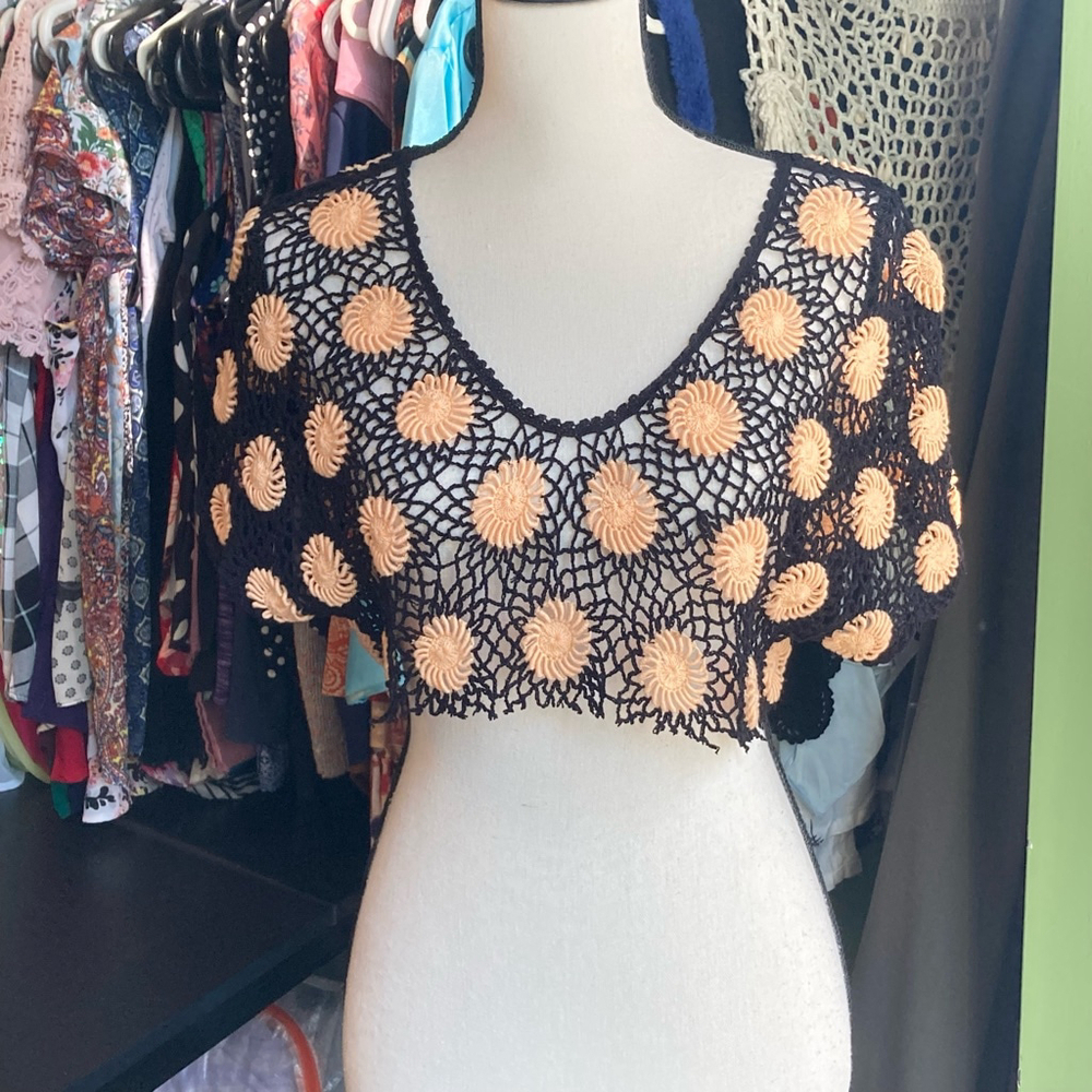 ❤️ 2 for $10 ❤️ Women's Cropped Crochet Top Size Unknown Black and Peach